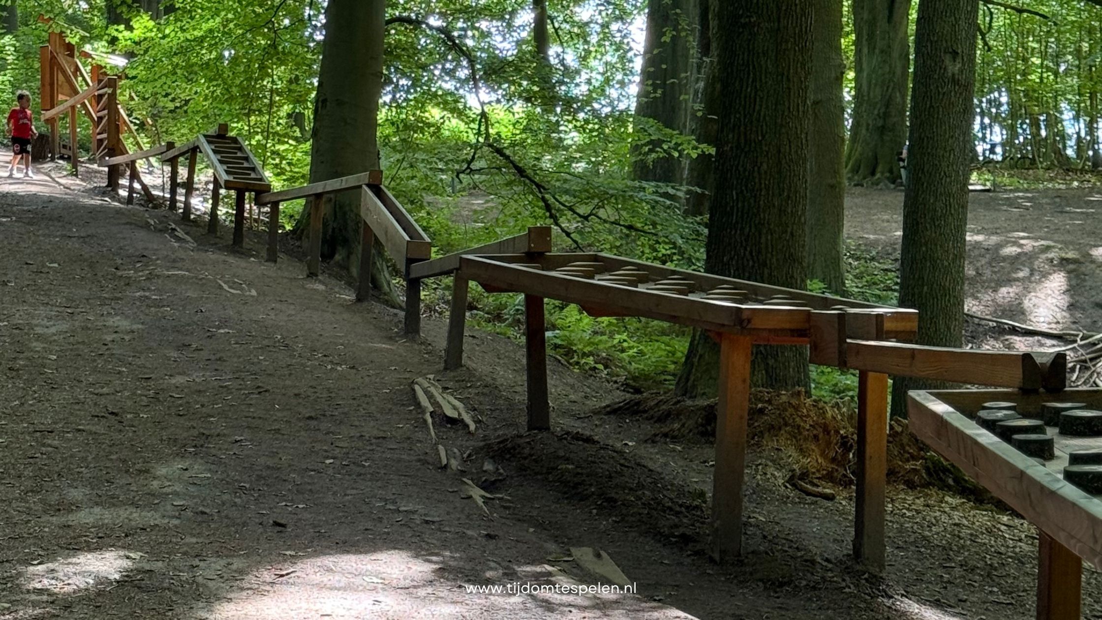 Waldkugelbahn in Mettingen een houten knikkerbaan midden in het bos (5)