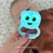 Zo helpt de Glo Pals Light-Up Rattle je baby spelenderwijs ontdekken