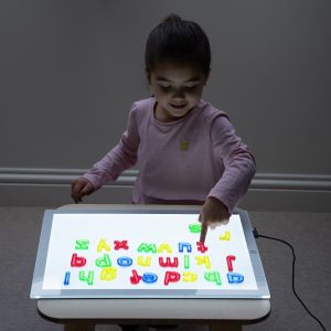 TickiT Doorzichtige gekleurde letters in kleine letters bij TijdOmTeSpelen.nl